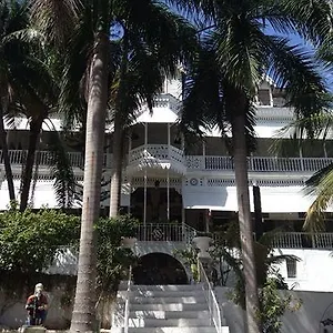 3* Hotel Oloffson
